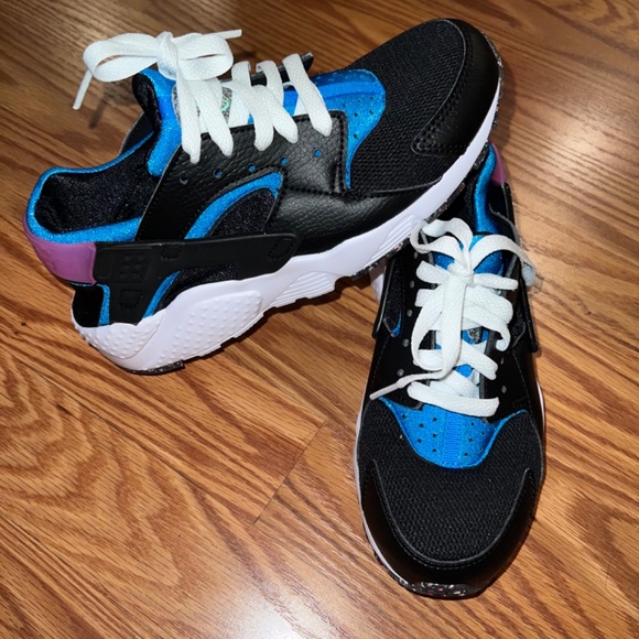 Nike Kids Huraches Run size 4 NEW* - Picture 5 of 14